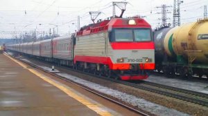 Электровоз ЭП10-002  с поездом№103М Москва-Брянск, станция Нара(Наро-Фоминск)27.02.2015