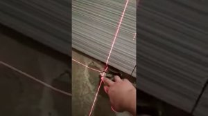 как правильно с помощью лазерного уровня сделать отметку на плитке,для бурения отверстия.