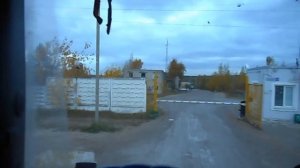 (Цементовоз) Выгрузка в почти полную бочку,цемент сыпется на голову......д.Лешково.