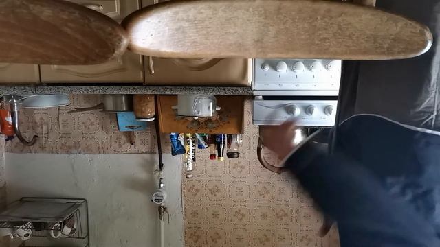 Моя мама выгоняет меня из дома. Помогите лайками и просмотрами. Мне нужны деньги!!! смотреть онлайн