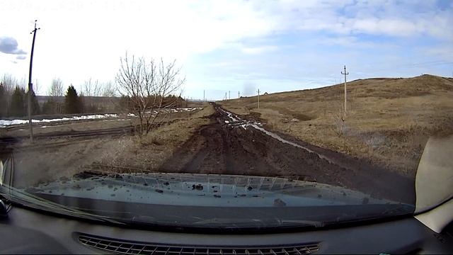Renault Duster едет по грязи