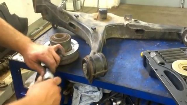 Radlager wechseln beim VW T5, Touareg - 85mm +++ How to смотреть онлайн