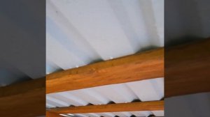 Конденсат на металлической кровле.