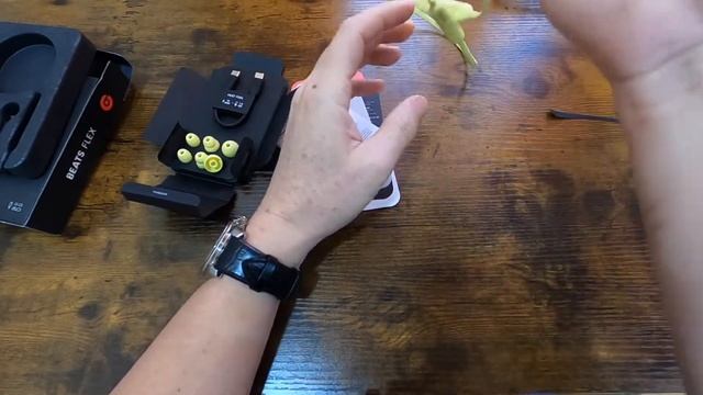 Beats Flex Bluetooth Wireless Headphone смотреть онлайн