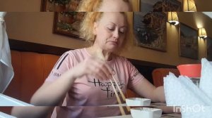 Мукбанг роллы/кушаем с мамой в кафе