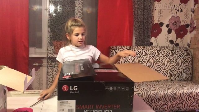 Распаковываю микроволновку открывая микроволновку смотрим как работает микроволновка смотреть онлайн