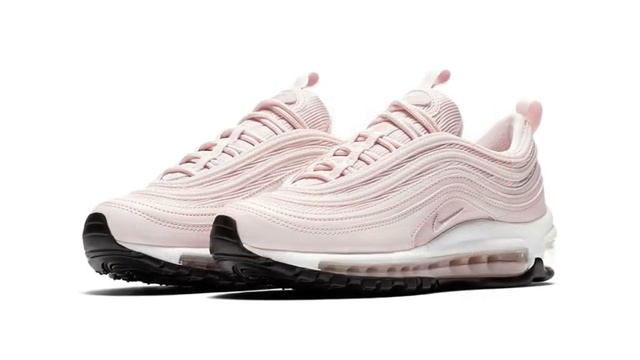 Nike's Air Max 97 Adds "Soft Pink" (SLIDESHOW) смотреть онлайн