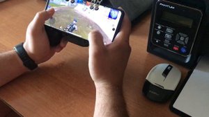 Джойстик-тригеры для смартфона.