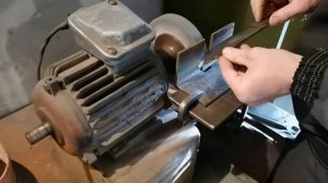Как сделать ровные радиусные спуски на клинке
