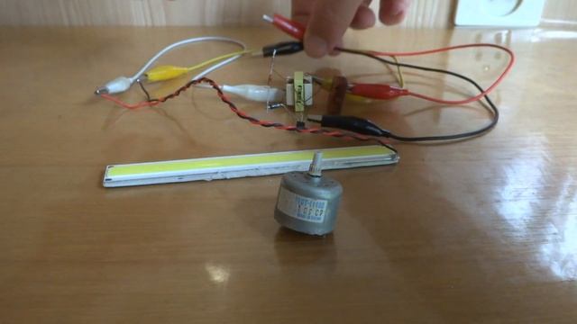 12 вольт Пальцами из Маленького Моторчика ? КРУТОЙ ЭЛЕКТРОГЕНЕРАТОР смотреть онлайн
