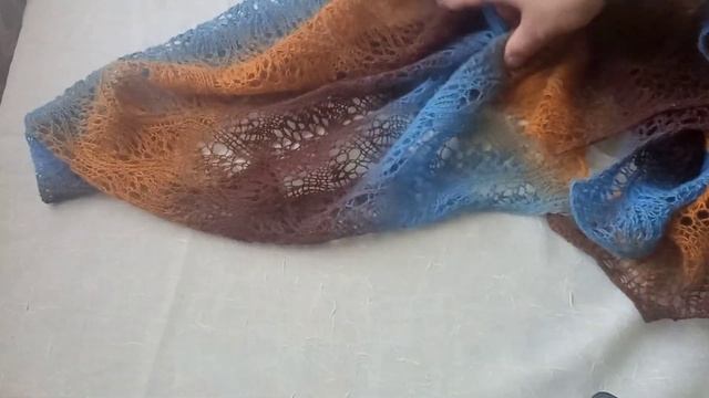 Ажурный, лёгкий палантин спицами из пряжи Кауни