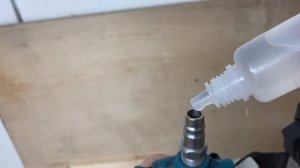 015 Gwoździarka Makita AF506
