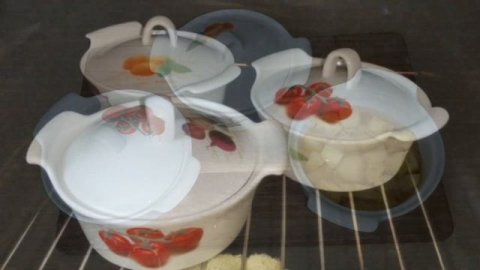 Вкусная СОЧНАЯ ТРЕСКА в горшочках с ГРУШАМИ и СОЛЕНЫМИ ОГУРЦАМИ. JUICY COD in pots with PEARS .