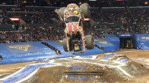 Monster Jam Лос-Анджелес | Шоу 3 | Гонки и двухколесные навыки