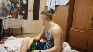 Брызгает в рот дезик!!