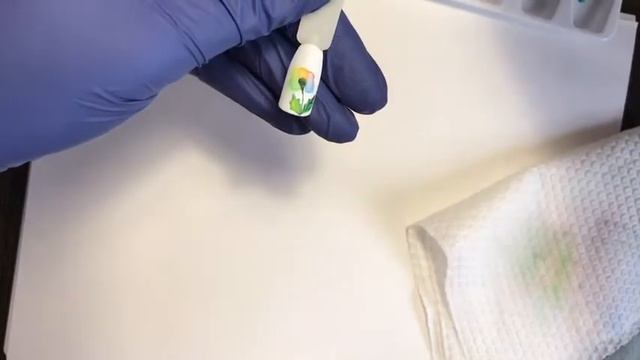 Одуванчик акварелью на ногтях