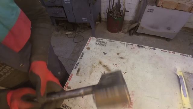 Assembled a device for spitting out plaster смотреть онлайн