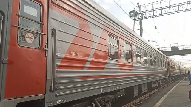 Электровоз ЭП2К-112 с пассажирским скорым поездом №203Н Томск — Анапа прибывает на ст.Курган смотреть онлайн