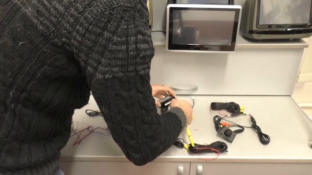 Обзор блока автоматического переключения камер заднего и переднего вида.