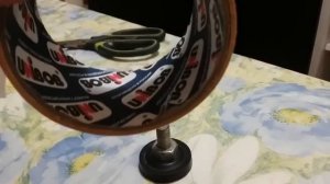 Стиральная машина вибрирует и двигается по кафелю
