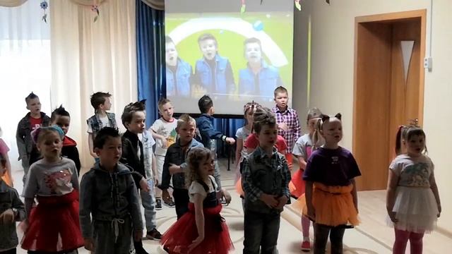 13.04.2022. Песня "ДЕТСТВО"???шоу гр "Джиновые мальчики".? Поют дети СТ-ПОДГ Группы???? смотреть онлайн