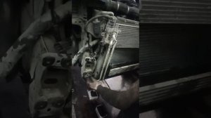 Как поменять радиатор порш каен 2004 год!