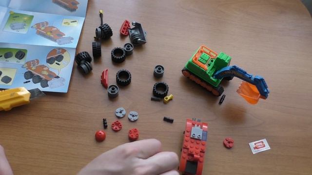 Собираем конструктор Супер Танк с ковшом. Лего. Qman смотреть онлайн