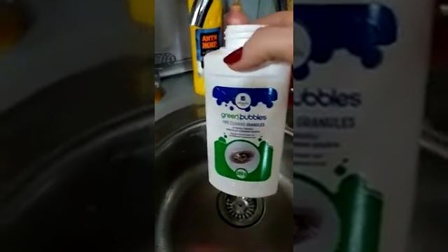 Как быстро устранить засоры в раковинах и в ваннах даже обычной девушке