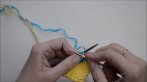 Простейшие следки одним полотном на двух спицах