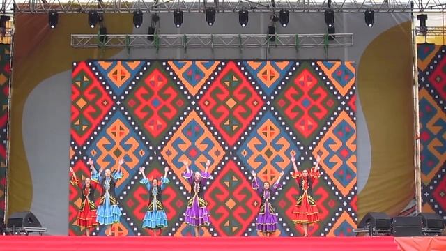 День Республики Чувашия. Республиканский фестиваль "Цветы Чувашии". Чебоксары. "24 июня 2023 смотреть онлайн