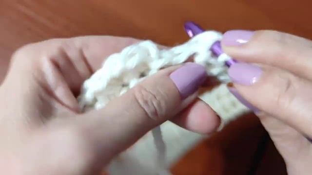 ШАПКА РЕЛЬЕФНЫМИ ДОРОЖКАМИ КРЮЧКОМ.  Шапочка для начинающих.