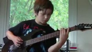 Малый нереально играет на гитаре песню Children of Bodom.