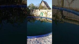 Благоустройство бассейна продолжается, отсыпка щебнем.