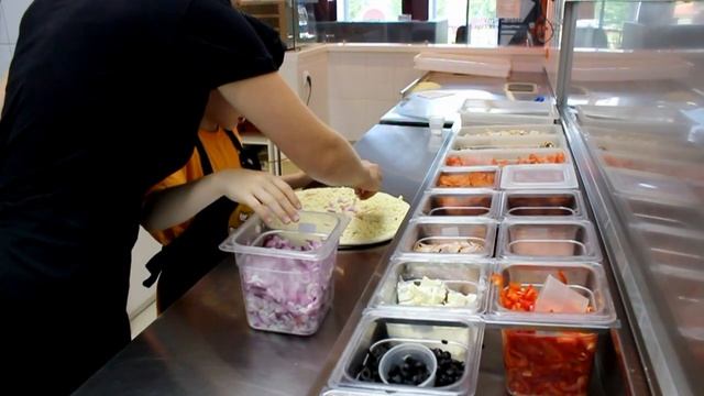 Даниял Зиганшин дал мастер- класс по приготовлению пиццы на Большом Бульваре Кингисеппа смотреть онлайн