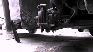 Замена передних тормозных дисков Opel Vectra A