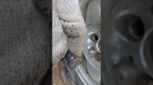 окручиваем болт со слизанными или сорванными гранями