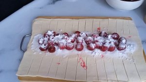 Рулет с вишней из слоеного теста #вкусный десерт с вишней