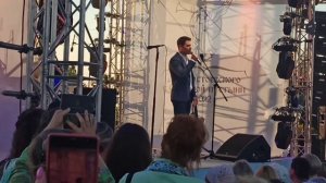 Поют Антон и Виктория Макарские, Губино.