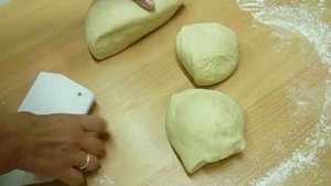 Сладкая Выпечка Вкусный Рулет из Дрожжевого Теста с Вареньем