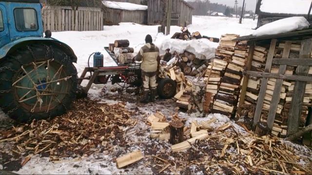 Онлайн трансляция/Колем дрова самодельным дровоколом смотреть онлайн