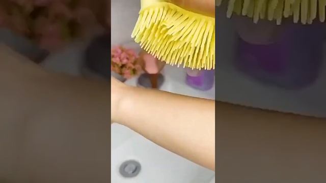 Силиконовая щетка для душа смотреть онлайн