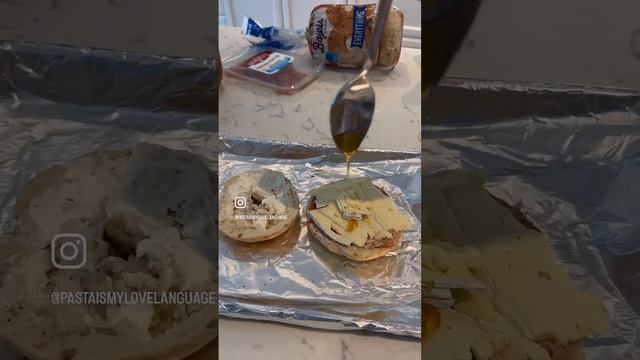 BRIE + PROSCIUTTO BREAKFAST SANDWICH #cookingvideo #food #breakfast #breakfastrecipe