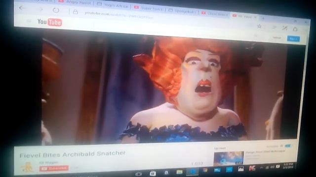 Oliver bites Archibald snatcher смотреть онлайн