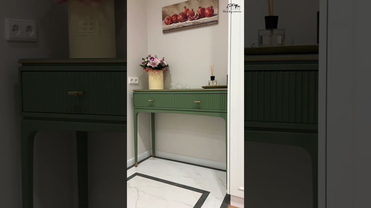 Стильный шкаф и консоль в прихожую