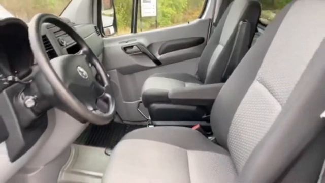 Skåpbil Volkswagen Crafter 8-sits смотреть онлайн