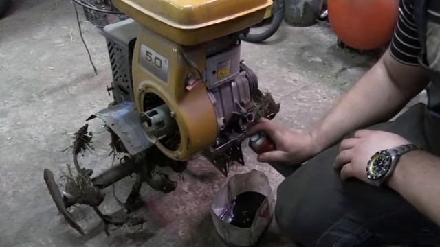 как правильно заменить масло в бензиновом культиваторе!