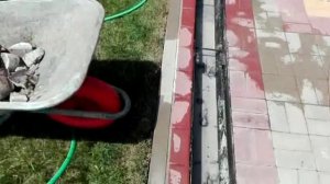 Сверление отверстий в тротуарной плитке