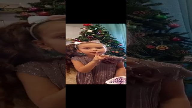"Снежинки спускаются с неба" Соловьёва София