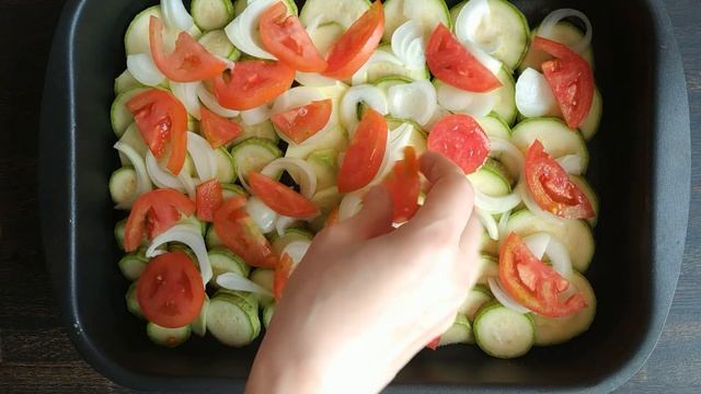 Очень сочное и сытное блюдо из кабачков! A very juicy and hearty zucchini dish! смотреть онлайн