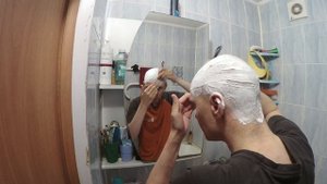 Бритье головы станком, не брился 34 дня.
